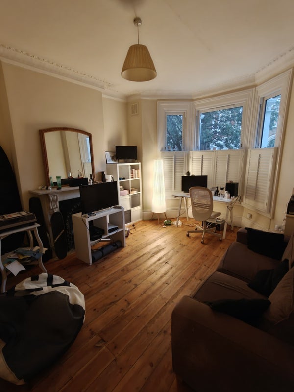 Flat Tremadoc Road in Greater London