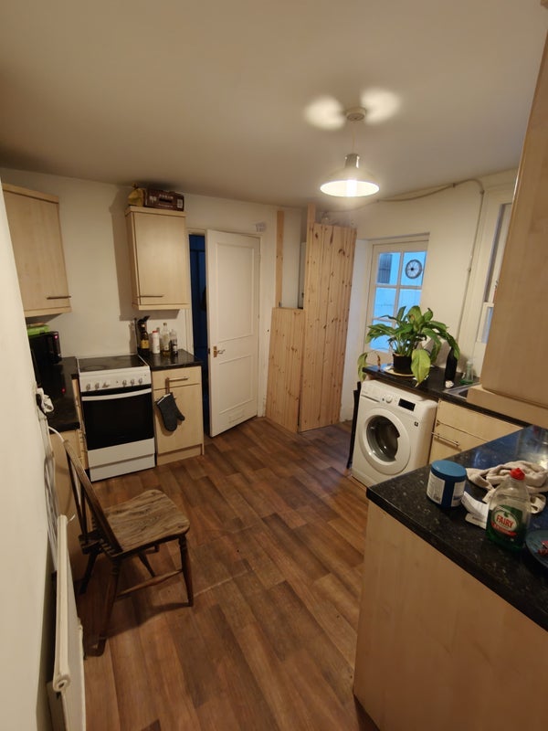Flat Tremadoc Road in Greater London