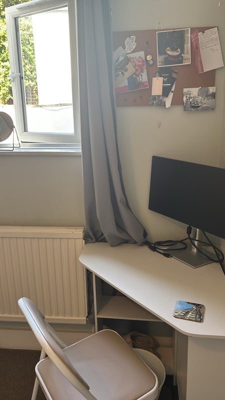 Flat Tremadoc Road in Greater London