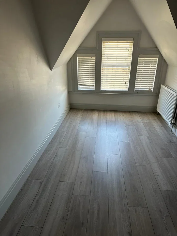 Flat Fairfax Road in Greater London
