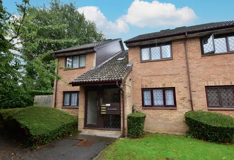 Flat Grasmere Close in Watford