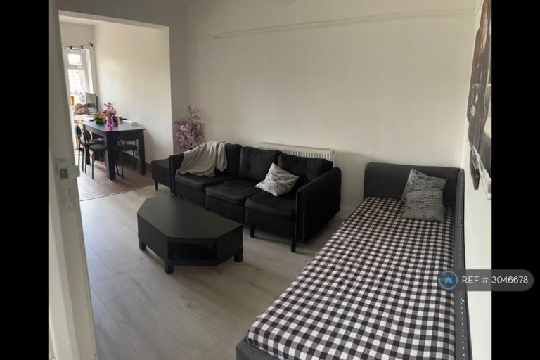 Room Watlings Close in Greater London