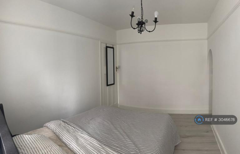 Room Watlings Close in Greater London