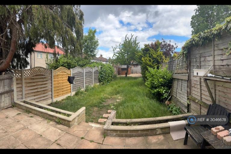 Room Watlings Close in Greater London
