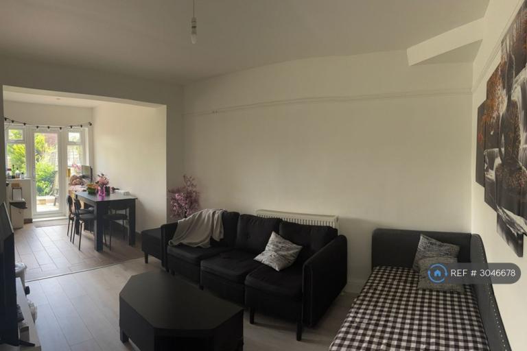 Room Watlings Close in Greater London