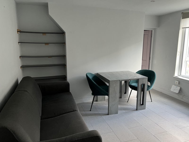 Room King and Queen Street in Greater London