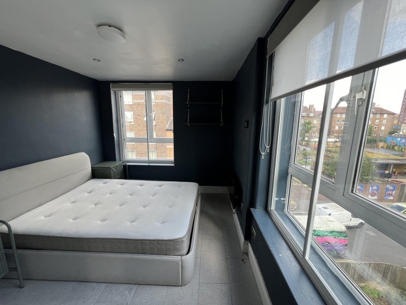 Room King and Queen Street in Greater London