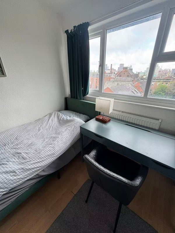 Room Cotter Street in Manchester