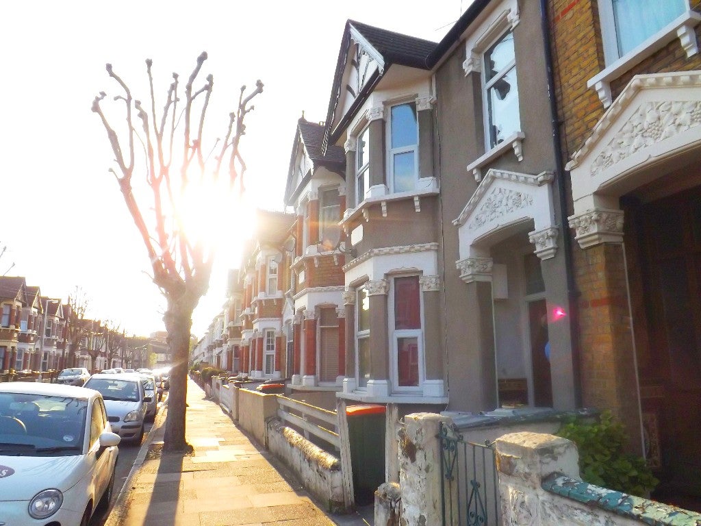 Flat Crofton Road in Greater London