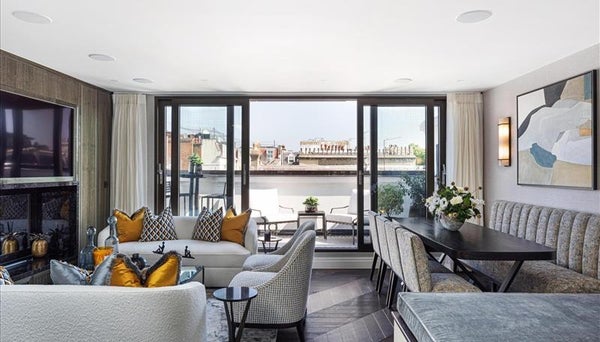 Flat Prince of Wales Terrace in London