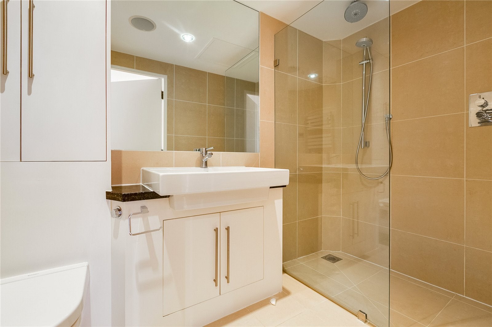 Flat Nevern Place in Greater London