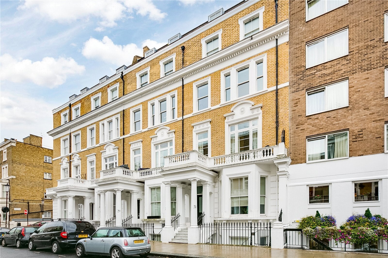 Flat Nevern Place in Greater London
