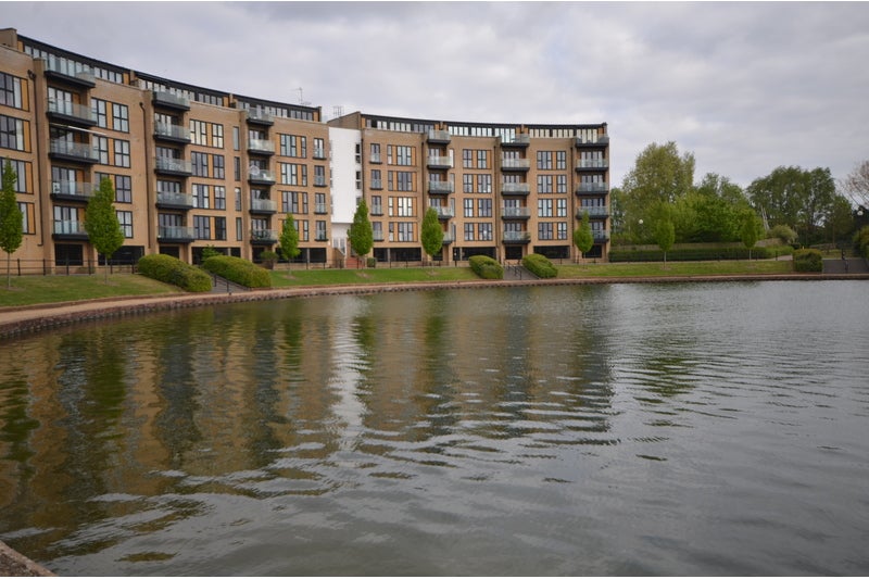 Flat Felsted in Milton Keynes