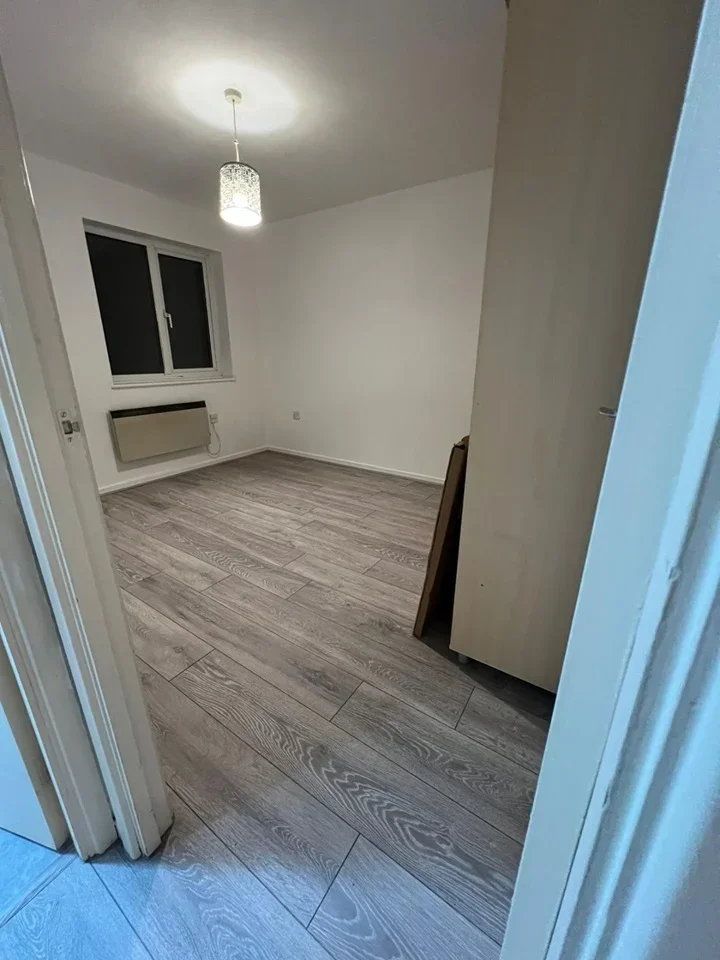 Flat Finstock Green in Chavey Down