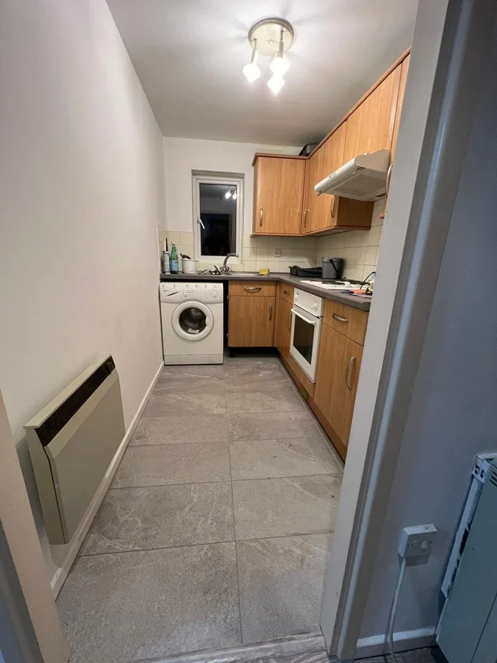 Flat Finstock Green in Chavey Down