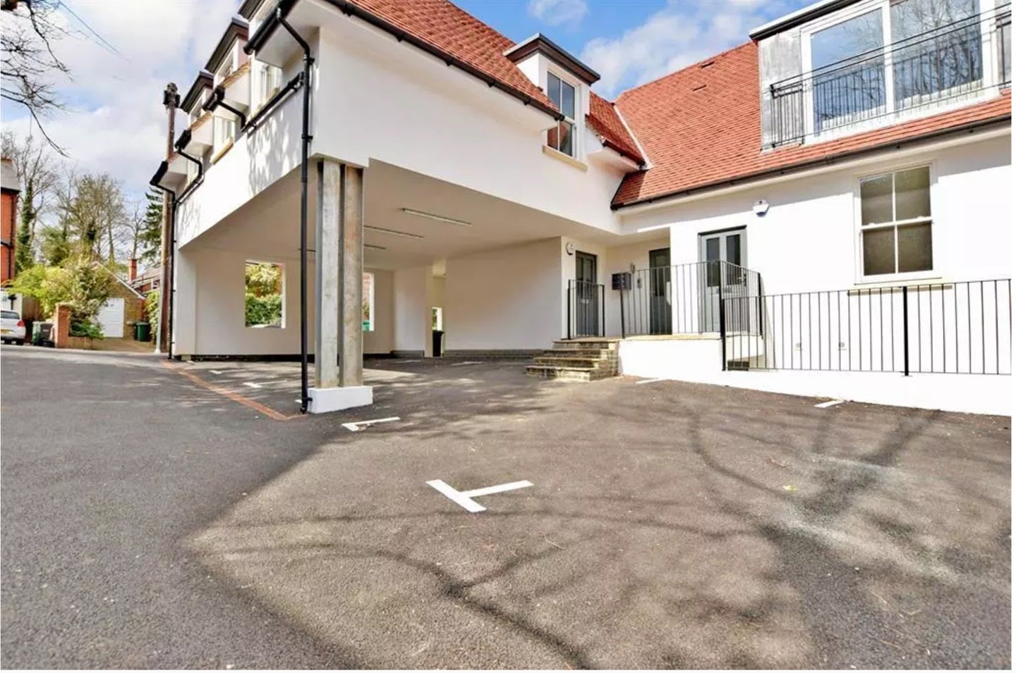 Flat Hatchlands Road in Reigate and Banstead