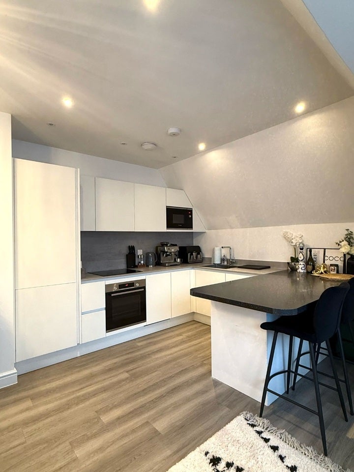 Flat Hatchlands Road in Reigate and Banstead