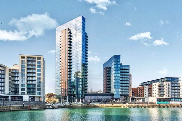 Flat Ocean Way in Southampton