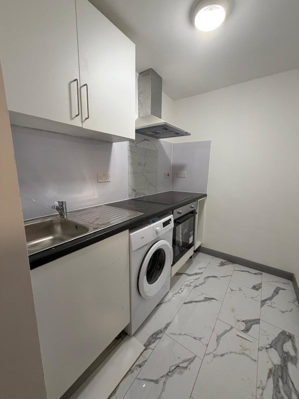 Room Spackmans Way in Slough