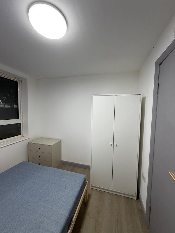 Room Spackmans Way in Slough