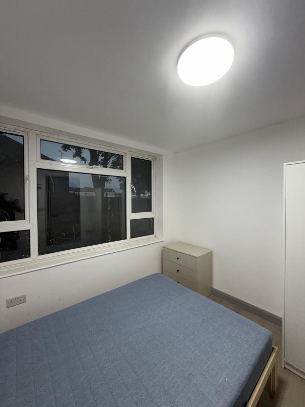 Room Spackmans Way in Slough