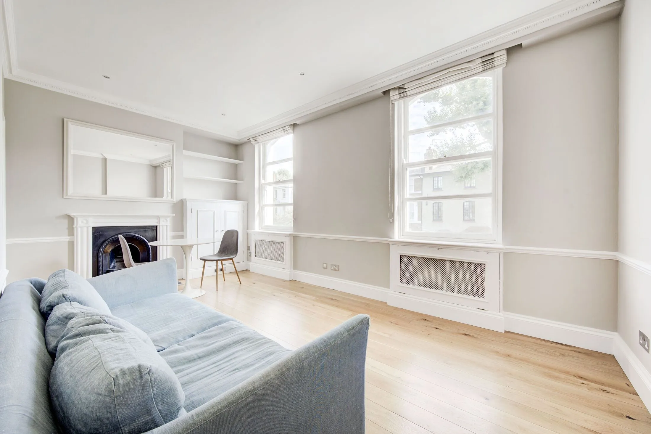 Flat Fernshaw Road in Greater London