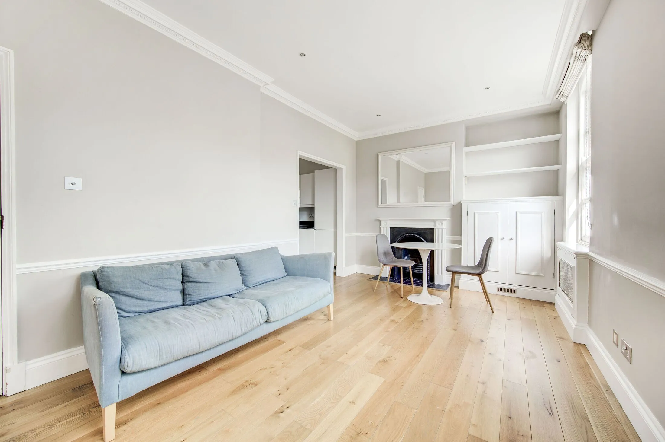 Flat Fernshaw Road in Greater London