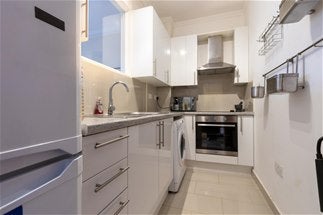 Flat Elgin Avenue in City of Westminster