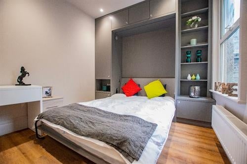 Room Manchester Road in Greater London