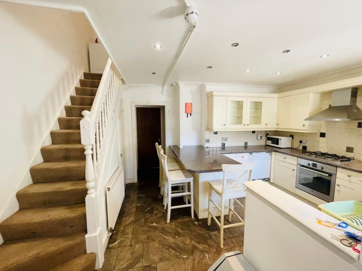 Flat Cottage Street in Greater London