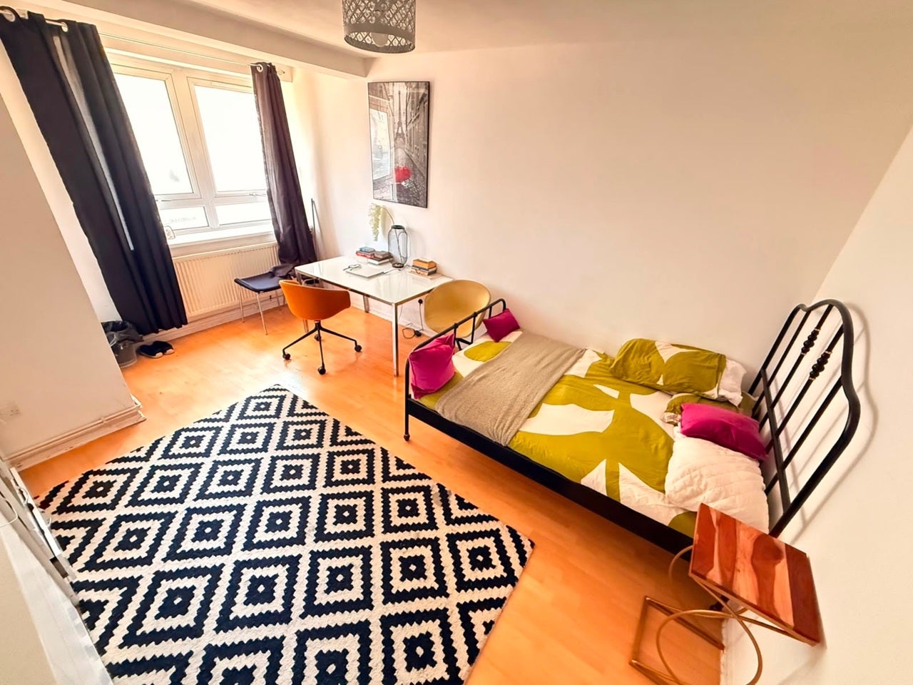 Room Darling Row in Greater London