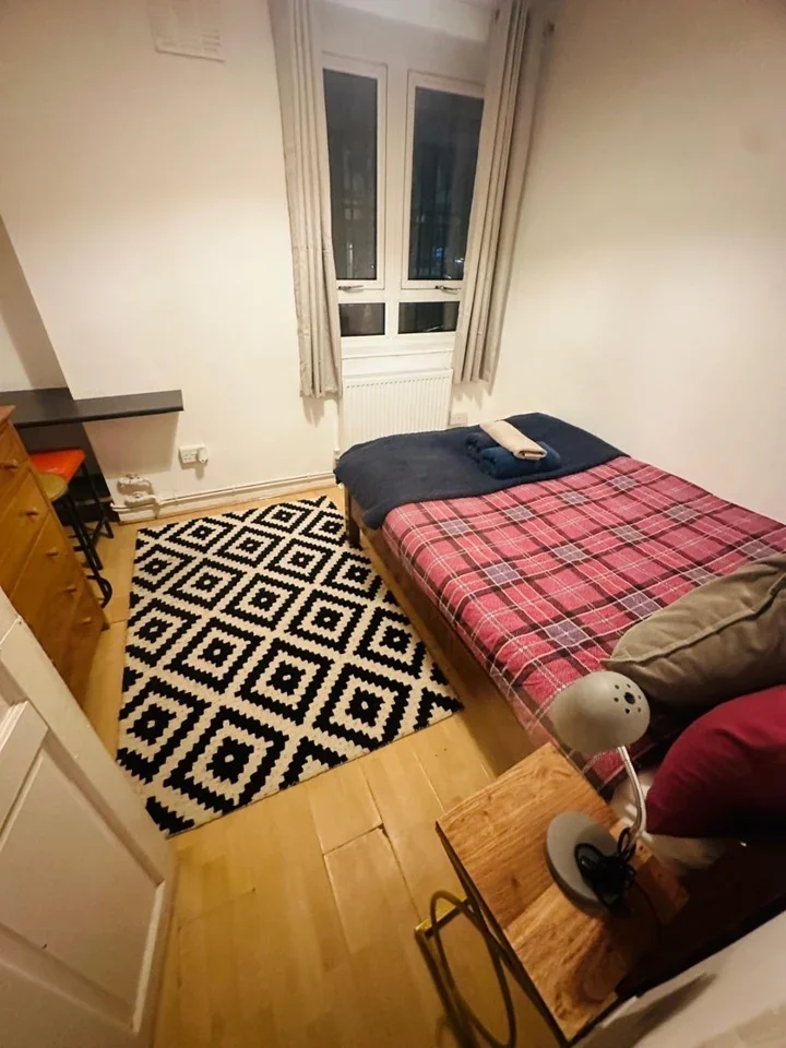 Room Darling Row in Greater London