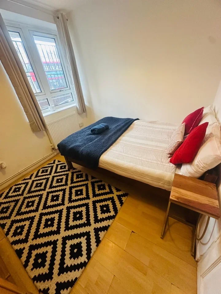 Room Darling Row in Greater London