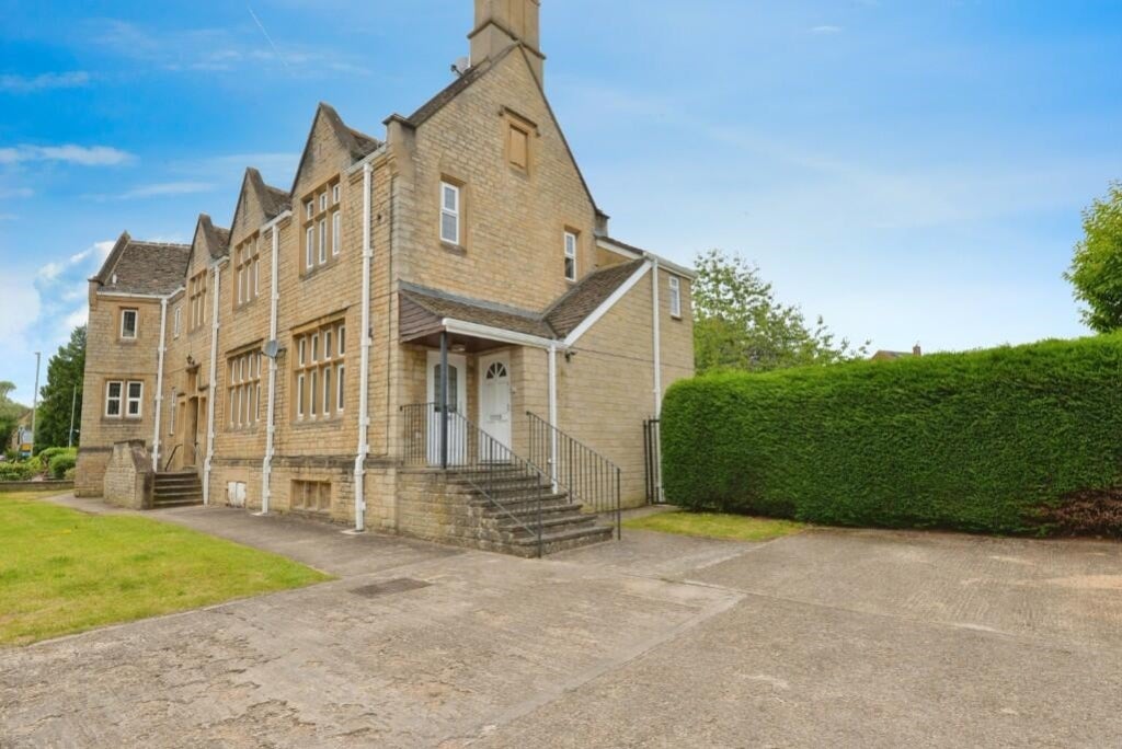 Flat Blewitt Court in Littlemore