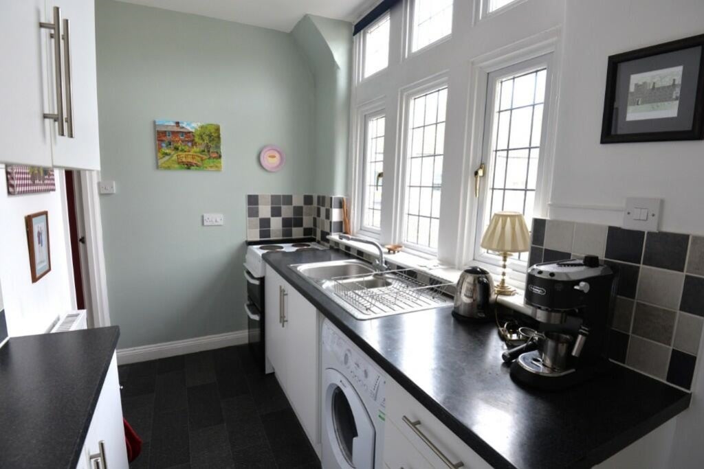 Flat Blewitt Court in Littlemore