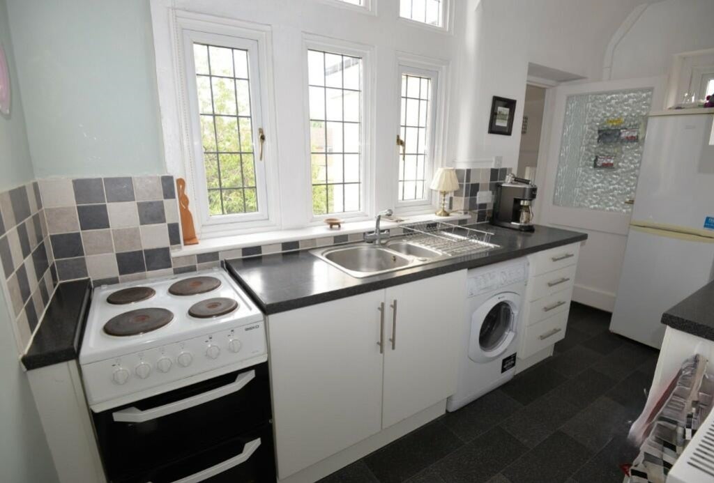Flat Blewitt Court in Littlemore