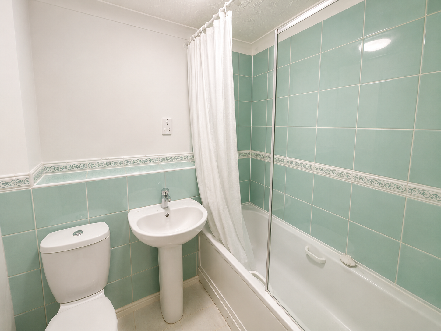 Room Fairway Drive in Greater London