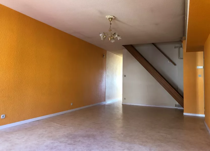 Flat Place Fixary in Liffol-le-Grand