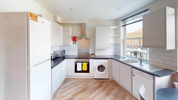 Flat Gloucester Road in Bristol