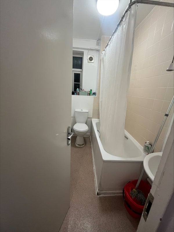 Room Loughborough Road in Greater London