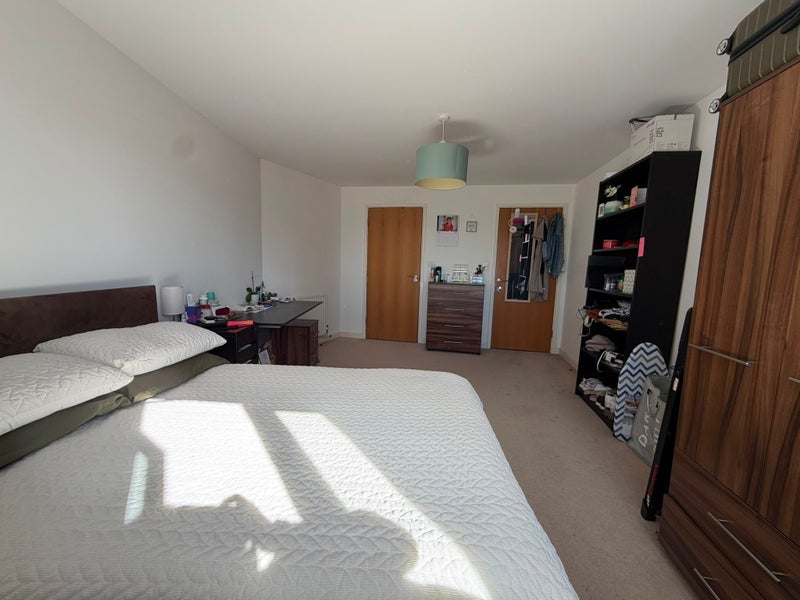 Room Clock View Crescent in Greater London