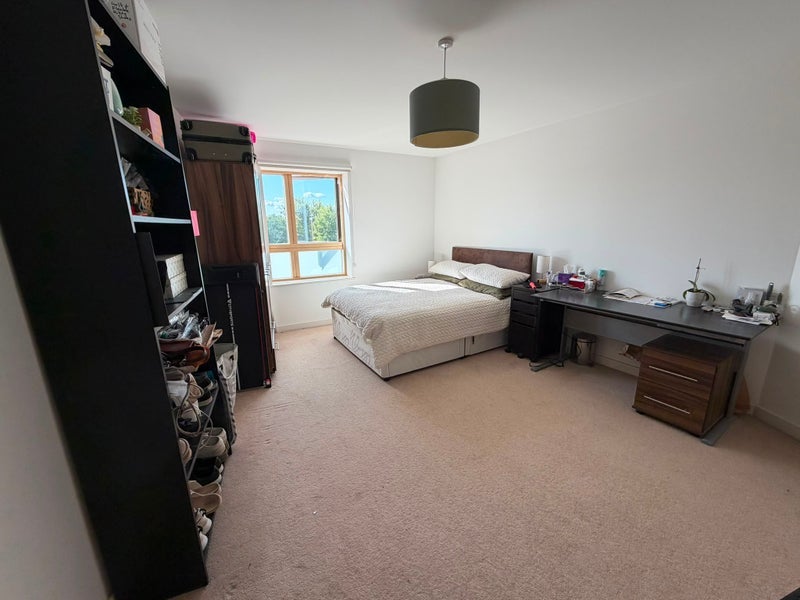 Room Clock View Crescent in Greater London