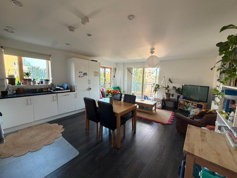 Room Clock View Crescent in Greater London