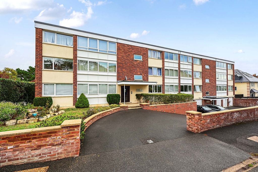 Flat Lascelles Road in Bournemouth