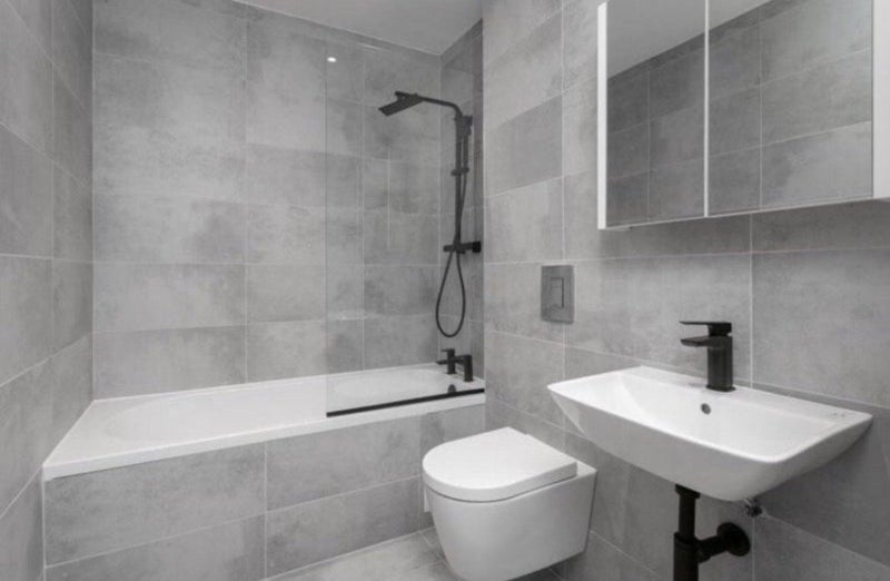 Room Grove Green Road in Greater London