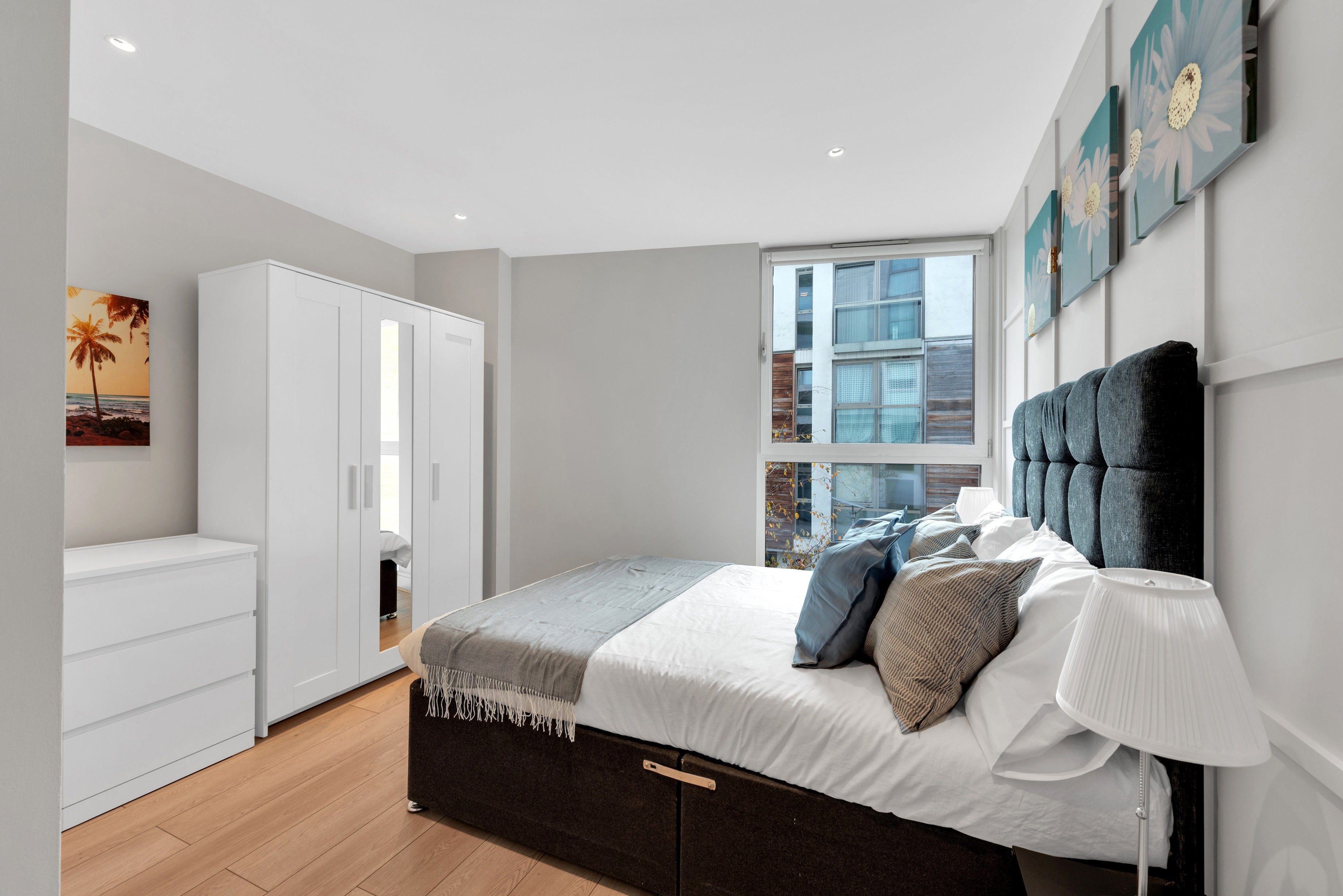 Flat Lanterns Way in Greater London