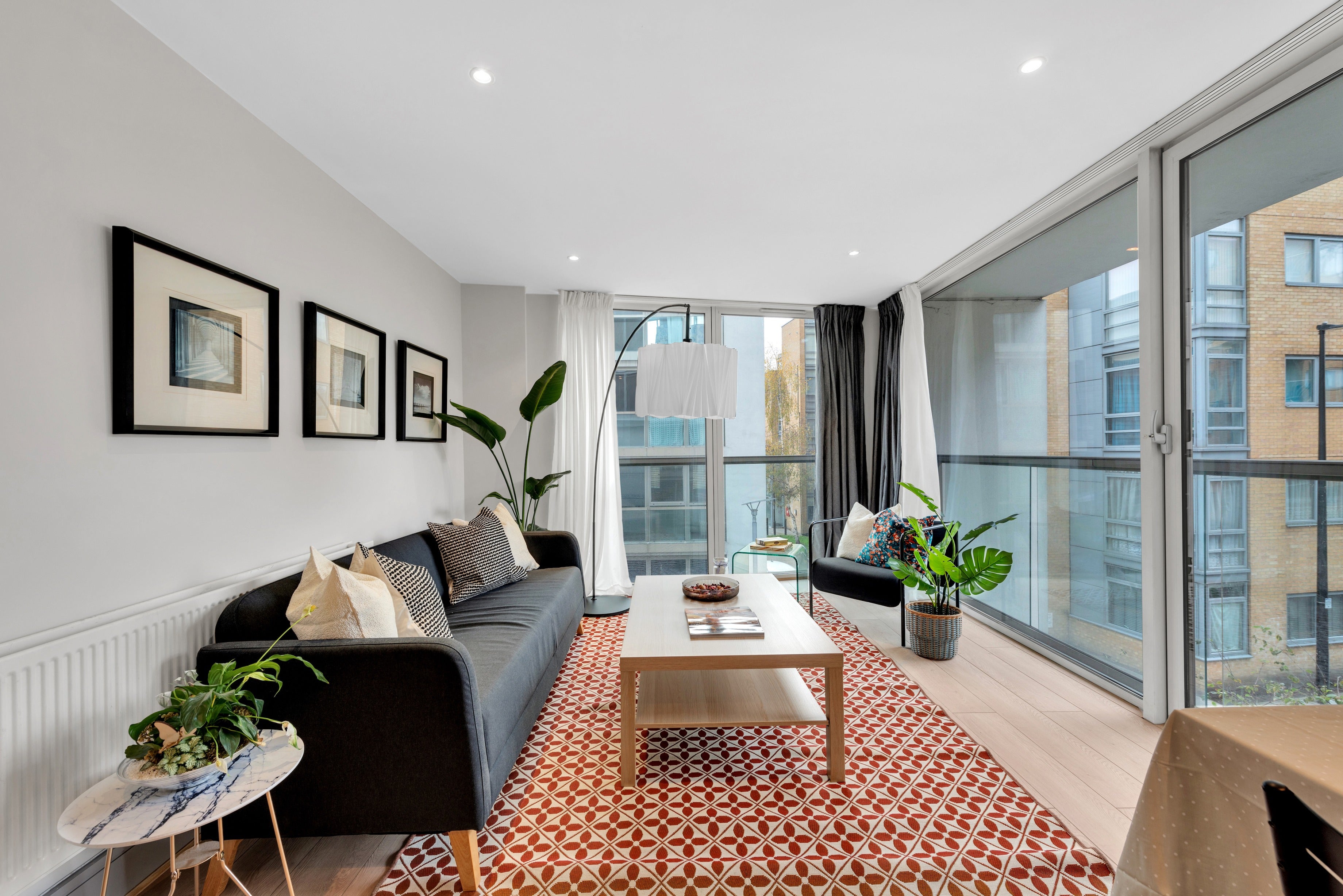 Flat Lanterns Way in Greater London