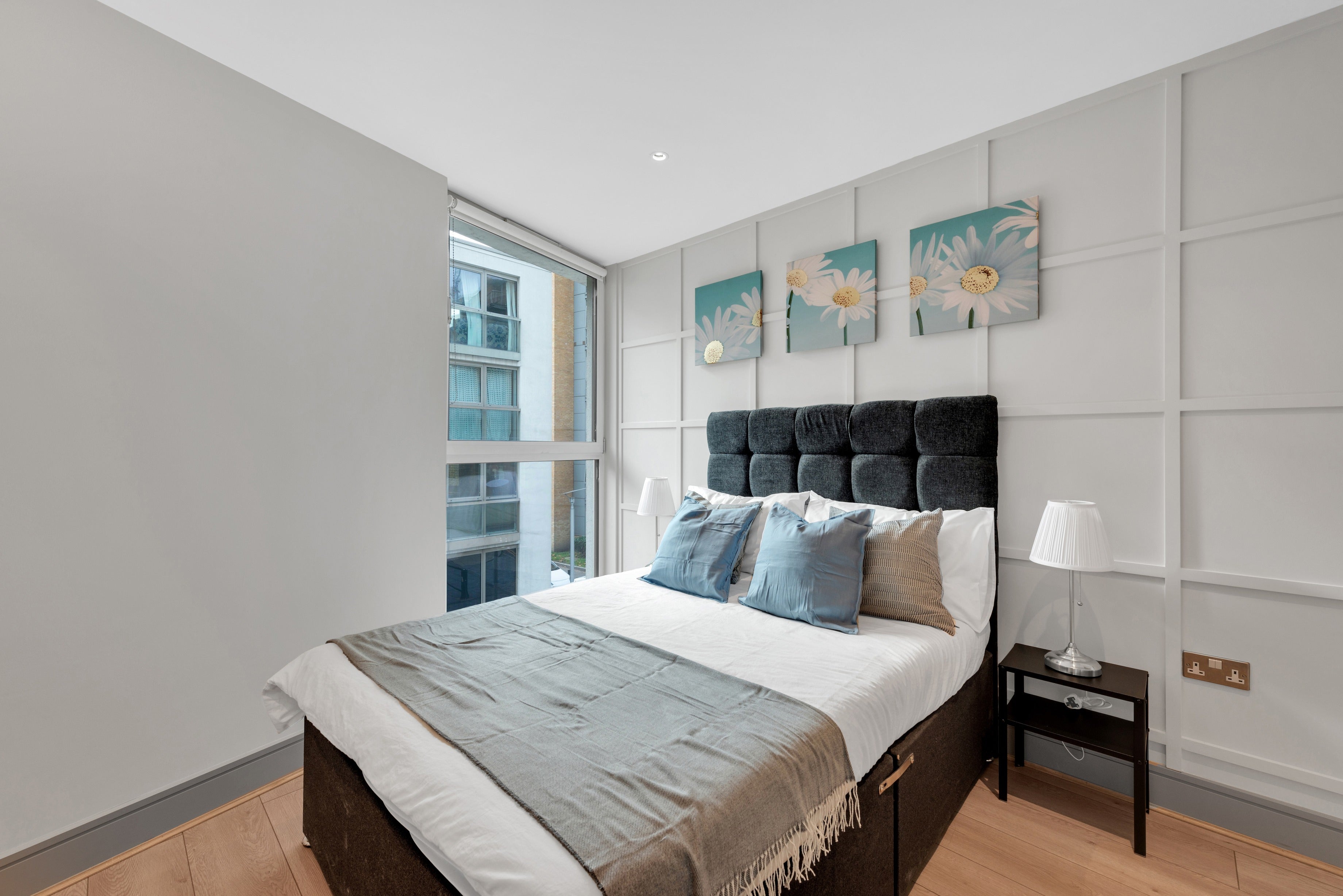 Flat Lanterns Way in Greater London