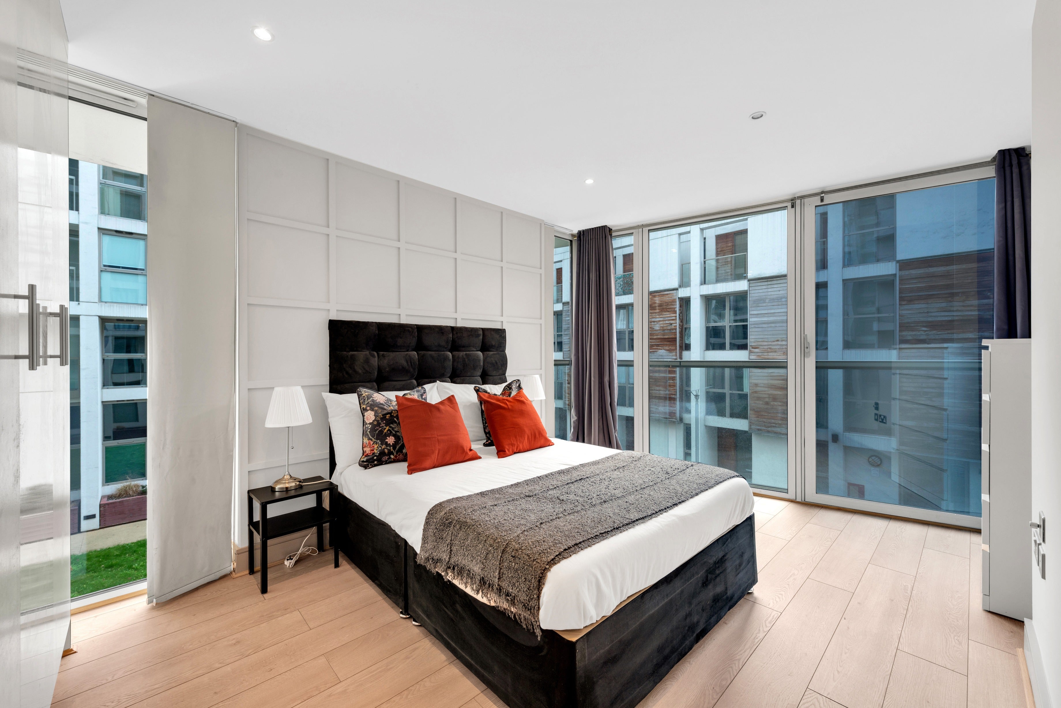 Flat Lanterns Way in Greater London