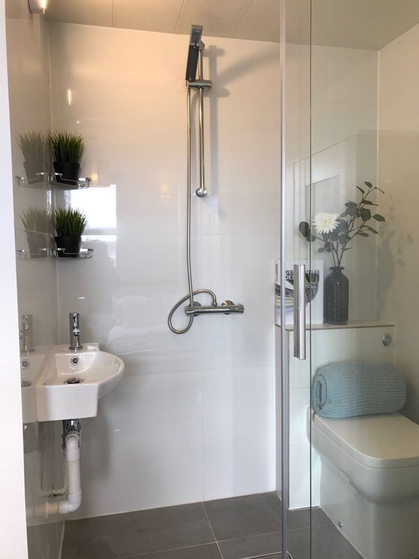 Room Parkham Street in Greater London